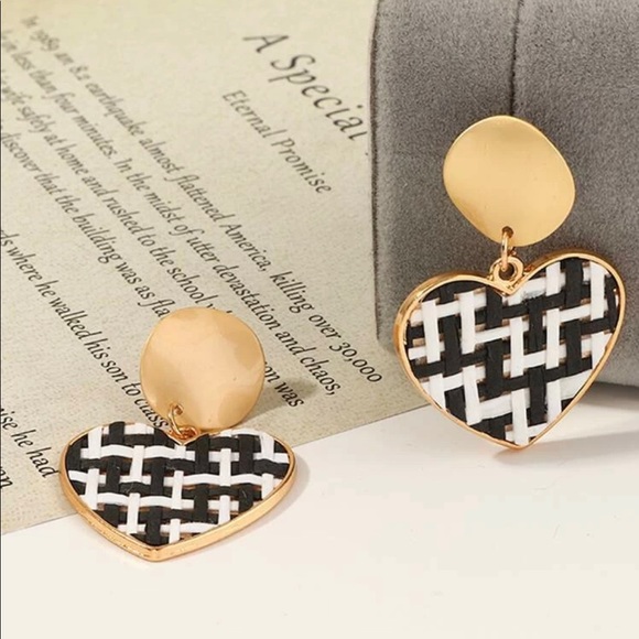 ✨2/$25✨Woven Heart Drops✨ - Picture 2 of 5